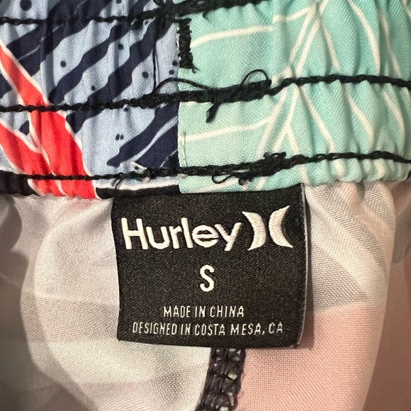 Hurley Black and Red Hybrid Shorts Vibrant Tropical Design - Picture 4 of 4